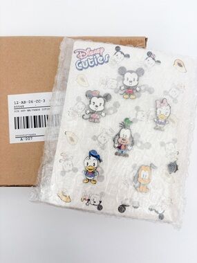 NEW IN BOX Disney Cuties Mickey Mouse & friends pin set